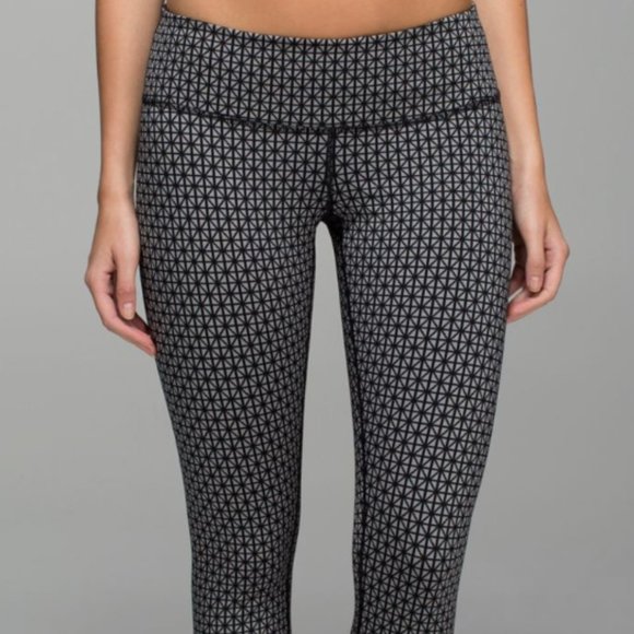 224. Lululemon Tri Geo Wunder Under leggings - Picture 2 of 7